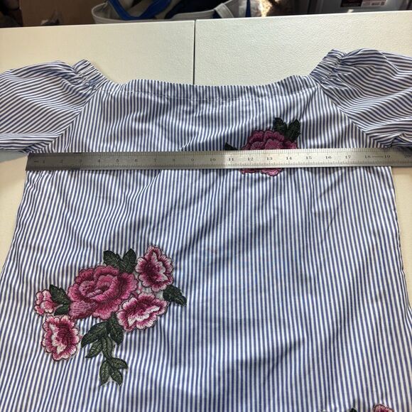 STYLE ENVY OFF THE SHOULDER STRIPED CHAMBRAY DRESS WITH ROSES SIZE MEDIUM - Picture 11 of 11